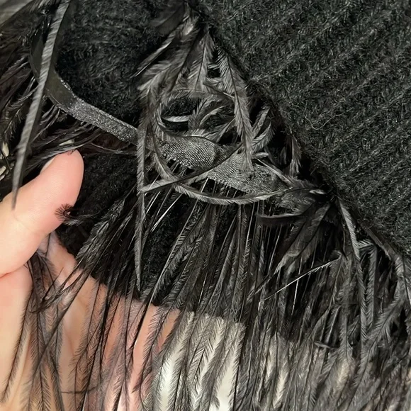 Gianni Bini Black Feather Sweater Size Medium - Picture 7 of 7